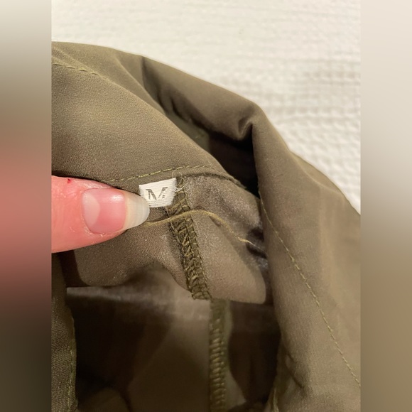 Unbranded women’s green blouse size medium - Picture 4 of 4